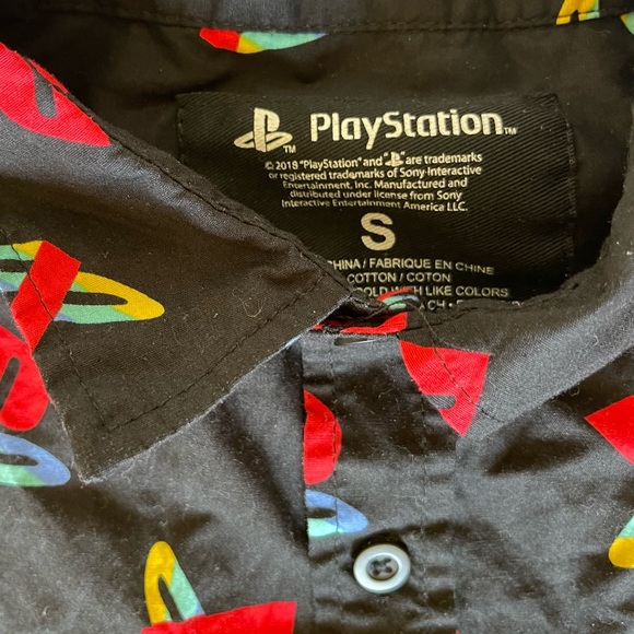 Sony PlayStation Mens All Over Print Logo Graphic Licensed ButtonUp Shirt Small - Picture 2 of 3